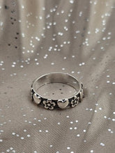 Vintage James Avery Retired Sterling Silver Hearts & Flowers Ring Size 7.