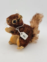 Extremey Rare Collectible Antique Steiff "Perri" the Squirrel 4" Tall. C 1950's.