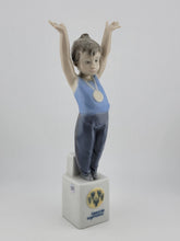 Vintage Collectible Retired LLADRO Porcelain FIGURINE "OLYMPIC CHAMPION" 5871.
