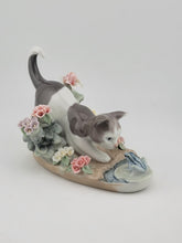 Retired Lladro Spain #1442 Kitty Confrontation Porcelain Playful Cat & Frog 1983