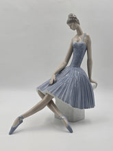 Rare Lladro ballerina #4559 Retired “ Waiting Backstage” W Original Box.