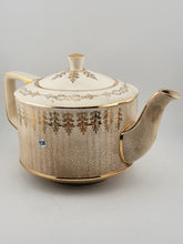 VINTAGE SADLER ENGLAND 3095 CRACKLED CREAM COLOR WITH GOLD TRIM TEA POT 6"