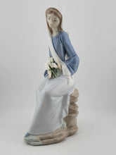 Vintage Lladro Figurine 4972 "GIRL WITH CALLA LILIES SITTING" Retired 1991