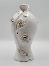 Vintage Decorative White Ceramic Chinese Floral Flower Vase W Gold Trim.