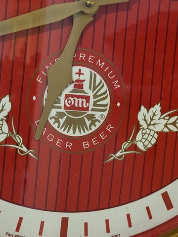 Vintage 1993 Old Milwaukee Beer Sign 22.5" Round Plastic Clock For Bar/ Mancave.