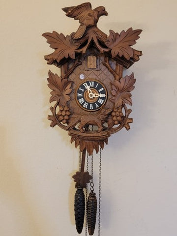 Vintage Collectible Germany 1 Day Black Forest Cuckoo Clock W Woulf Theme. Works