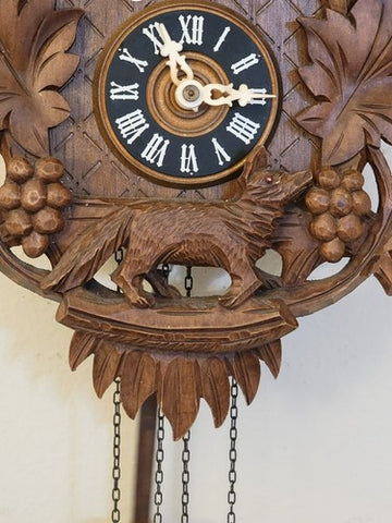 Vintage Collectible Germany 1 Day Black Forest Cuckoo Clock W Woulf Theme. Works