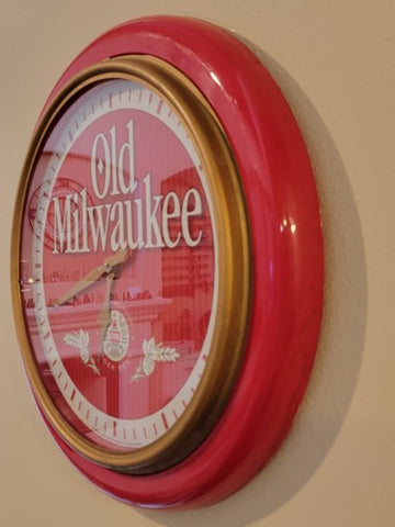 Vintage 1993 Old Milwaukee Beer Sign 22.5" Round Plastic Clock For Bar/ Mancave.