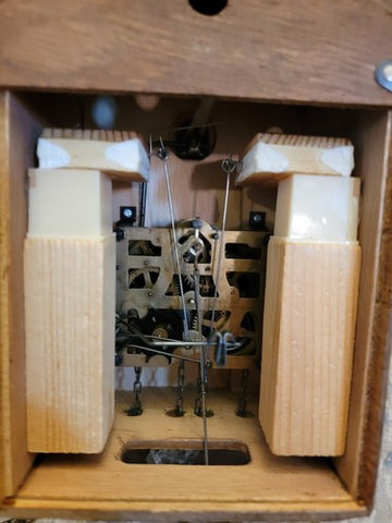 Vintage Collectible Germany 1 Day Black Forest Cuckoo Clock W Woulf Theme. Works