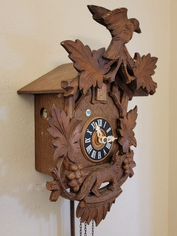 Vintage Collectible Germany 1 Day Black Forest Cuckoo Clock W Woulf Theme. Works