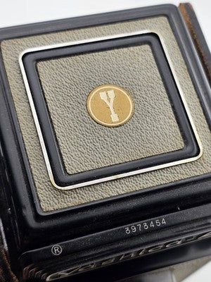 Vintahe Yashica A TLR  Medium Film Camera W case/lens cap. Mint Cond. Looks New.