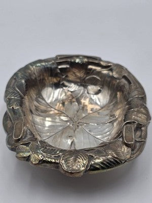 Antique Art Nouveau Sterling Silver Repousse Leaf Vine Bonbon Dish 115.7g