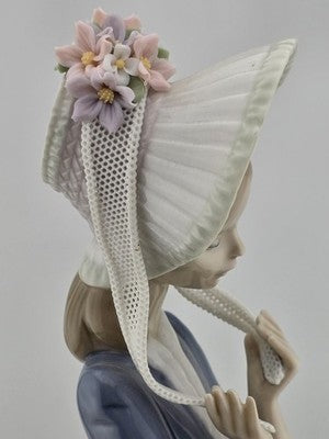 Rare Retired LLADRO 1537 Stepping Out Lady W Dog. Mint Condition. No Chips.
