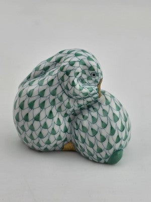 RARE VINTAGE HUNGARY HEREND PAIR SNUGGLING BUNNY RABBITS GREEN FISHNET FIGURINE
