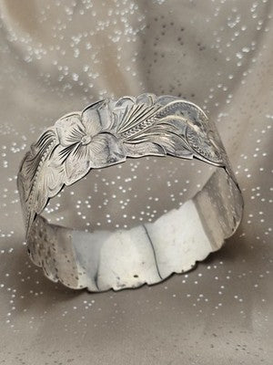 Vintage Hawaiian Sterling Silver 925 Hibiscus Floral Engraved Bangle Bracelet.