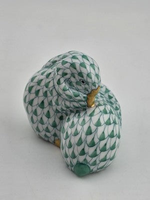 RARE VINTAGE HUNGARY HEREND PAIR SNUGGLING BUNNY RABBITS GREEN FISHNET FIGURINE