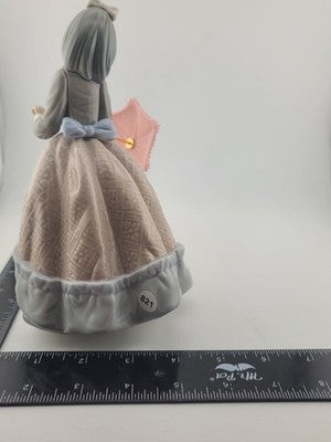 Vtg Lladro Jolie Lady with Parasol #5210 Porcelain Figurine Spain 1983 Retired