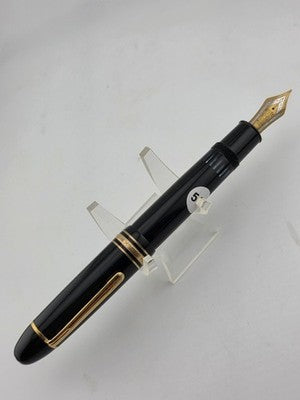 Montblanc 149 Fountain Pen, Tri-color 18C Broad Nib, late 1960s-Exc Condition
