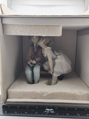 Lladro Porcelain - Ten and Growing Boy Girl Bench 7635 Figurine - Original Box