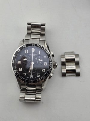 Victorinox Swiss Army Sapphire Chronograph Mens Watch w Box & Links. New Battery