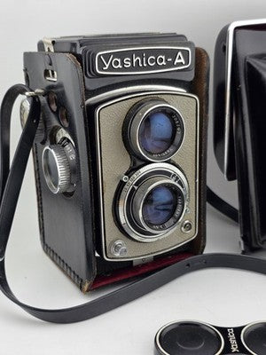Vintahe Yashica A TLR  Medium Film Camera W case/lens cap. Mint Cond. Looks New.