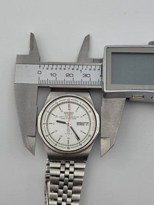 70's Seiko Type II 7559-6010 Quartz White Dial Push Light Watch 1979. Works Read