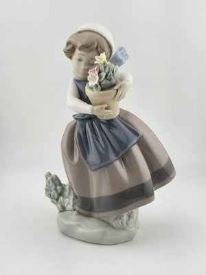 Vintage 1983 Retired Lladro 5223 "Spring is Here" Girl with Flowers No Box