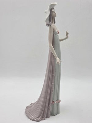 Vtg 1983 Lladro The Debutante #1431 Lady in Hat Figurine Retired W Original  Box