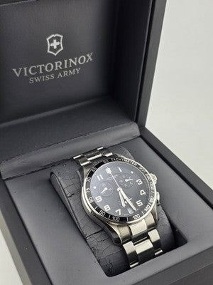 Victorinox Swiss Army Sapphire Chronograph Mens Watch w Box & Links. New Battery