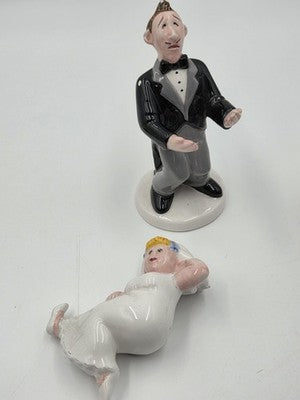 Vintage Lot Of 4 Slat & Pepper Shaker Taxi Cab Alamo Bride Groom Baseball Figure