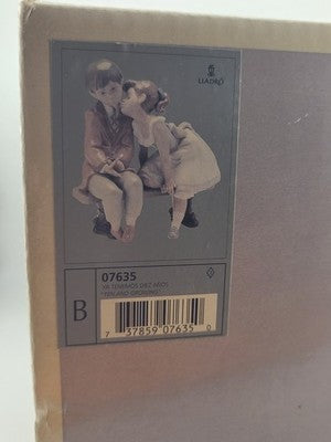 Lladro Porcelain - Ten and Growing Boy Girl Bench 7635 Figurine - Original Box