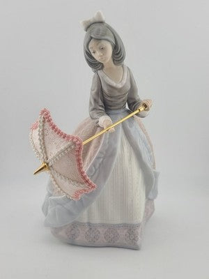 Vtg Lladro Jolie Lady with Parasol #5210 Porcelain Figurine Spain 1983 Retired