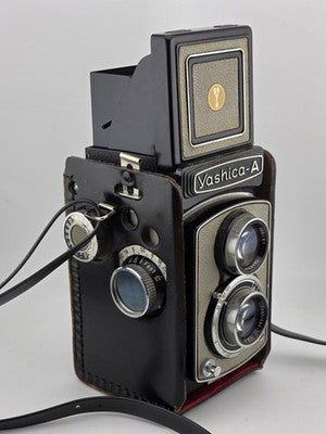 Vintahe Yashica A TLR  Medium Film Camera W case/lens cap. Mint Cond. Looks New.