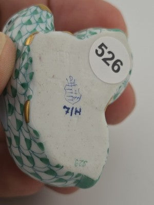 RARE VINTAGE HUNGARY HEREND PAIR SNUGGLING BUNNY RABBITS GREEN FISHNET FIGURINE