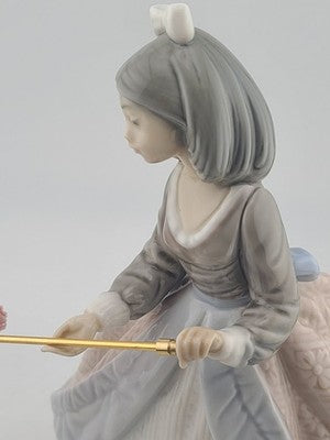 Vtg Lladro Jolie Lady with Parasol #5210 Porcelain Figurine Spain 1983 Retired