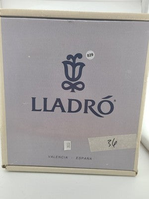 Lladro Porcelain - Ten and Growing Boy Girl Bench 7635 Figurine - Original Box