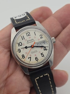Vintage Wyler Dynaquartz Railroad Approved Swiss Quartz Day Date Watch. Works.
