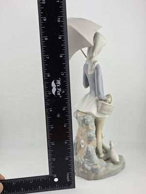 Lladro Figurine GIRL WITH UMBRELLA BASKET FEEDING DUCKS  #4510 Retired