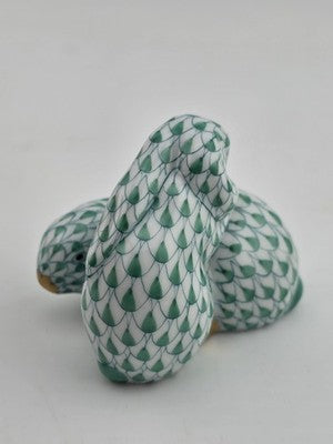RARE VINTAGE HUNGARY HEREND PAIR SNUGGLING BUNNY RABBITS GREEN FISHNET FIGURINE