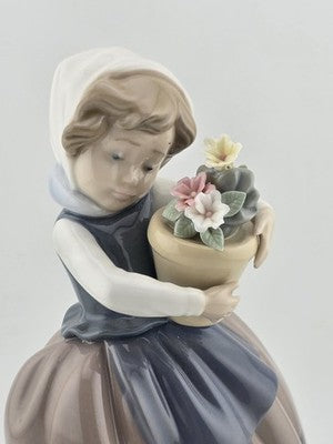 Vintage 1983 Retired Lladro 5223 "Spring is Here" Girl with Flowers No Box