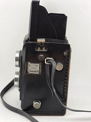 Vintahe Yashica A TLR  Medium Film Camera W case/lens cap. Mint Cond. Looks New.