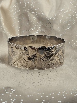 Vintage Hawaiian Sterling Silver 925 Hibiscus Floral Engraved Bangle Bracelet.