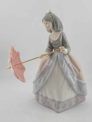 Vtg Lladro Jolie Lady with Parasol #5210 Porcelain Figurine Spain 1983 Retired