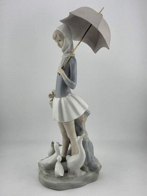 Lladro Figurine GIRL WITH UMBRELLA BASKET FEEDING DUCKS  #4510 Retired