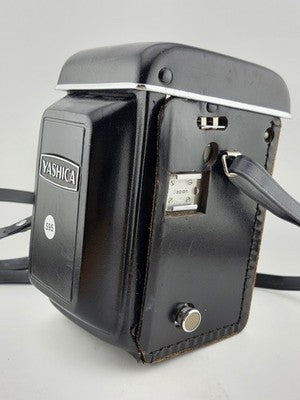 Vintahe Yashica A TLR  Medium Film Camera W case/lens cap. Mint Cond. Looks New.