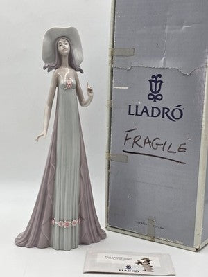 Vtg 1983 Lladro The Debutante #1431 Lady in Hat Figurine Retired W Original  Box