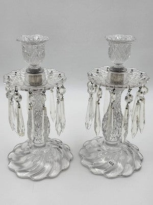 VINTAGE DUNCAN MILLER AMERICAN SANDWICH PAIR CANDLESTICKS W/BOBECHES AND PRISMS