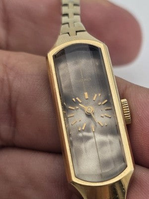 VINTAGE SEIKO 1520-366G 17 JEWELS SILVER GOLD PLATED BEVEL CRYSTAL WATCH WORKS