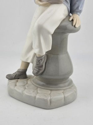 Lladro 4810 Seated Sailor Boy with Yacht Salvador Furio Figurine Glossy