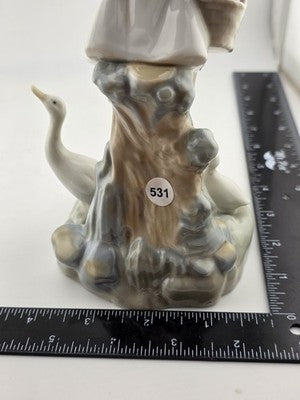 Lladro Figurine GIRL WITH UMBRELLA BASKET FEEDING DUCKS  #4510 Retired